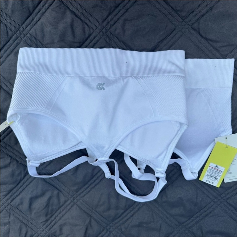 4 pack All in Motion White Seamless Sports Bra - Picture 3 of 3
